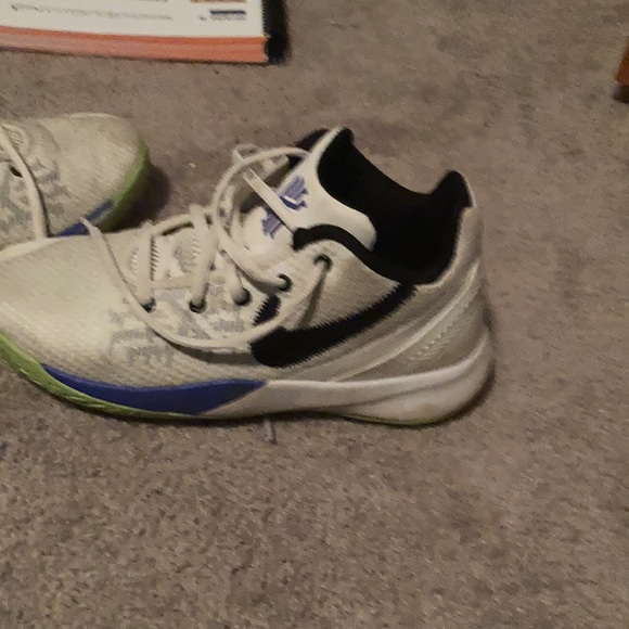 Kyrie shoes - Picture 4 of 5